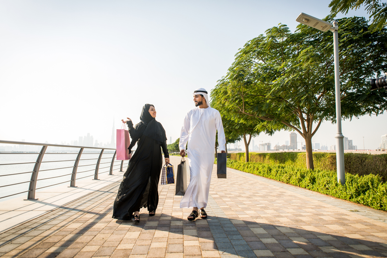 Arabic couple shopping and dating in Dubai