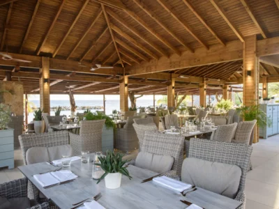 3 restaurants, breakfast, lunch, dinner served; Regional cuisine