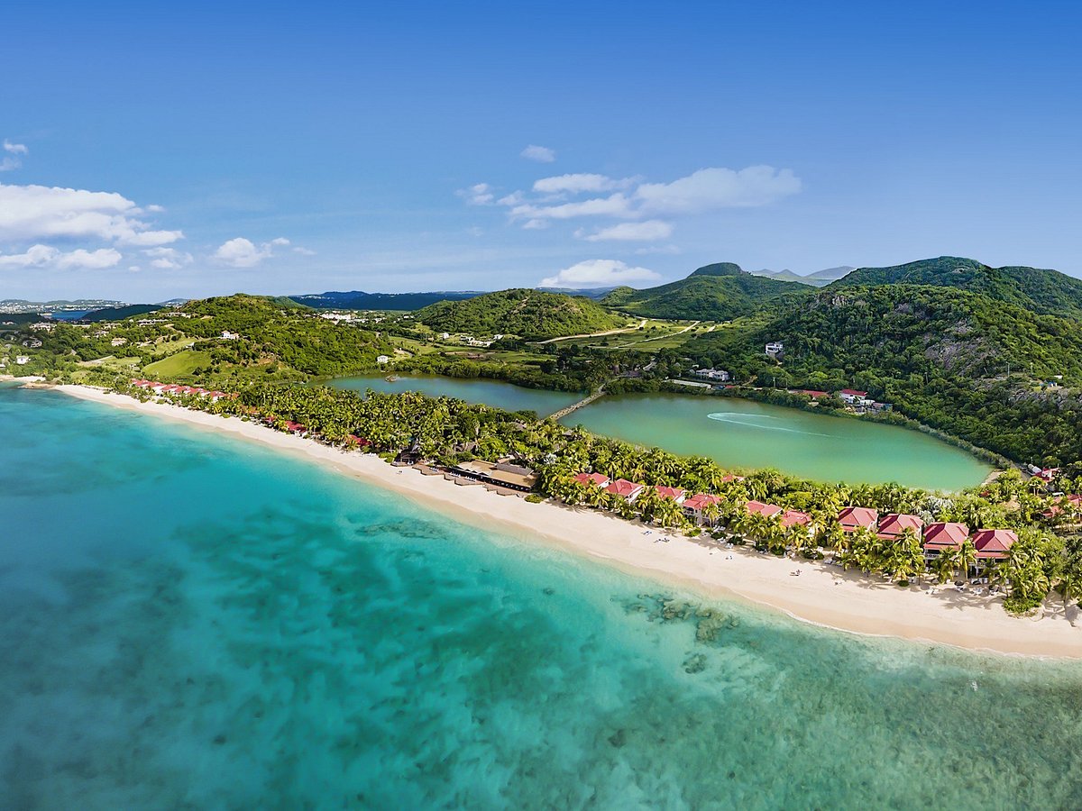 island bar in Antigua and Barbuda