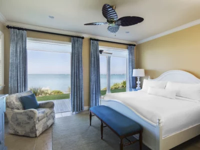 Premium bedding, Tempur-Pedic beds, minibar, in-room safe