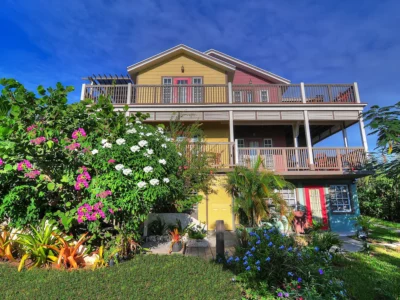 property grounds of Villa Allamanda