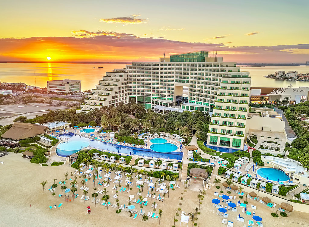 honeymoon resorts Mexico