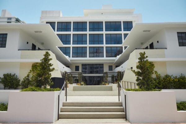 Uma House by Yurbban