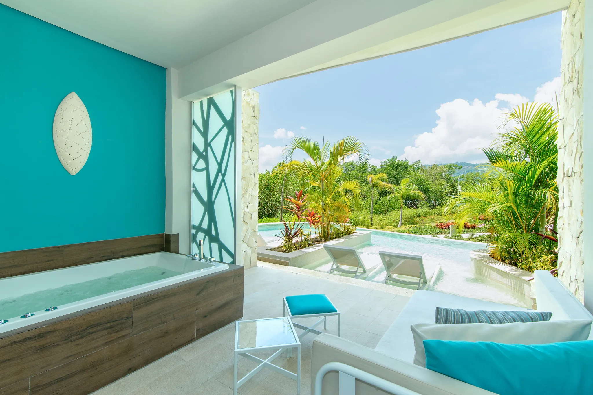 honeymoon swim up suites
