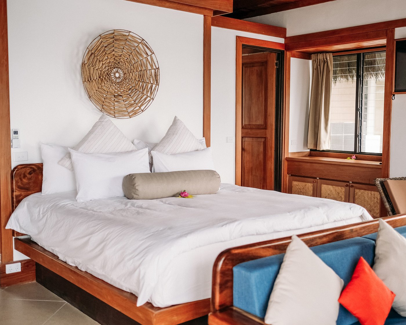 fiji overwater bungalow