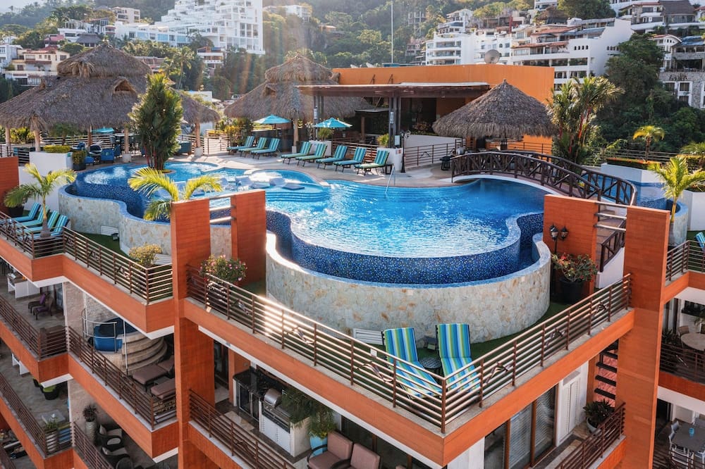 Pinnacle Resorts 220